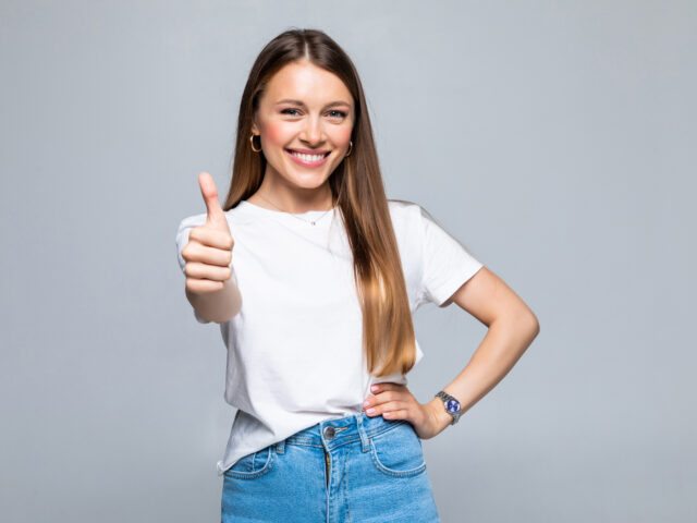 https://cirugiaplasticamedellin.com/wp-content/uploads/2021/06/happy-female-college-student-showing-thumbs-up-isolated-640x480.jpg